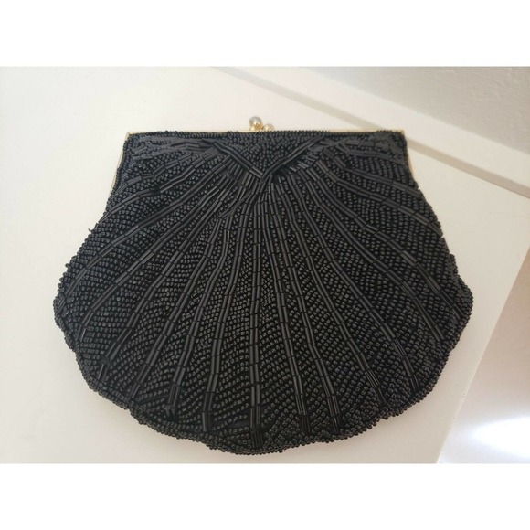 Beaded Clam Shell Style Talbot purse with gold chain - Picture 1 of 4